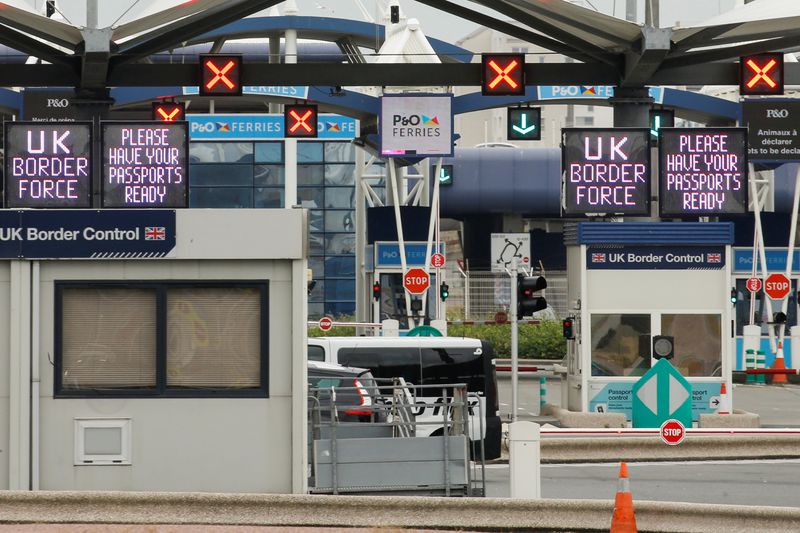 &copy; Reuters. Transbordador de la terminal de Calais, Francia