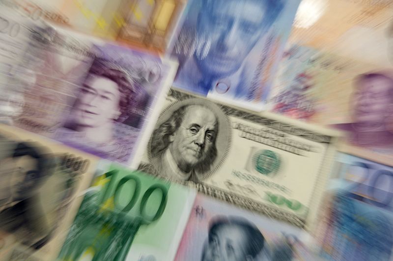 &copy; Reuters. Китайский юань, японская иена, доллар США, евро, фунт стерлингов, швейцарский франк
