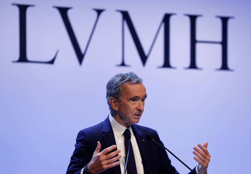 © Reuters. FILE PHOTO: LVMH luxury group Chief Executive Bernard Arnault announces their 2019 results in Paris