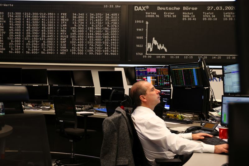 © Reuters. Operador na bolsa de valores de Frankfurt, Alemanha