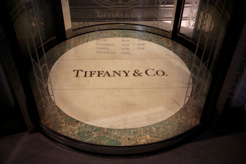 &copy; Reuters. TIFFANY SE DONNE DE L&apos;AIR EN RENÉGOCIANT SES COVENANTS, VENTES EN BERNE AU PREMIER TRIMESTRE