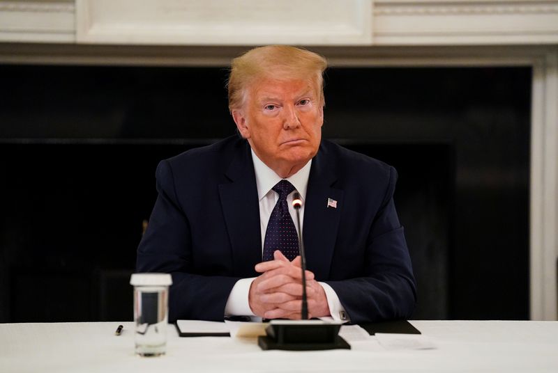 &copy; Reuters. U.S. President Trump hosts roundtable with law enforcement at the White House in Washington