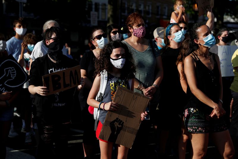 &copy; Reuters. FILE PHOTO: Protests against the death in Minneapolis police custody of George Floyd in New York