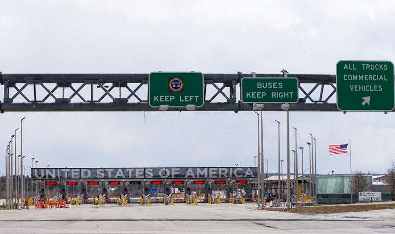 &copy; Reuters. FILE PHOTO: The U.S.-Canada border crossing is seen amid the coronavirus disease (COVID-19) outbreak in Lacolle