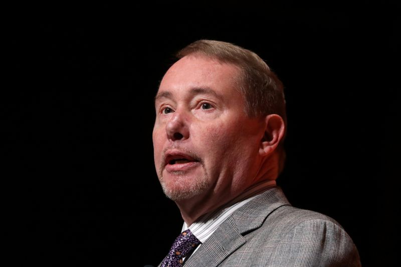 © Reuters. Jeffrey Gundlach, CEO of DoubleLine Capital LP, presents during the 2019 Sohn Investment Conference in New York