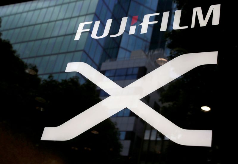 &copy; Reuters. FILE PHOTO: Fujifilm&apos;s company logo is seen at its exhibition hall nearby the headquarters of Fujifilm Holdings Corp in Tokyo
