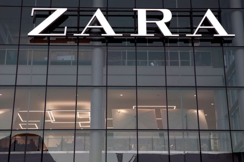 &copy; Reuters. FOTO DE ARCHIVO: El logo de Zara se ve en un centro comercial en Viña del Mar, Chile