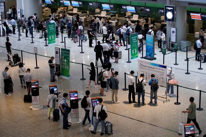 &copy; Reuters. 5月の中国航空旅客数は前年比52.6％減、緩やかな回復示す