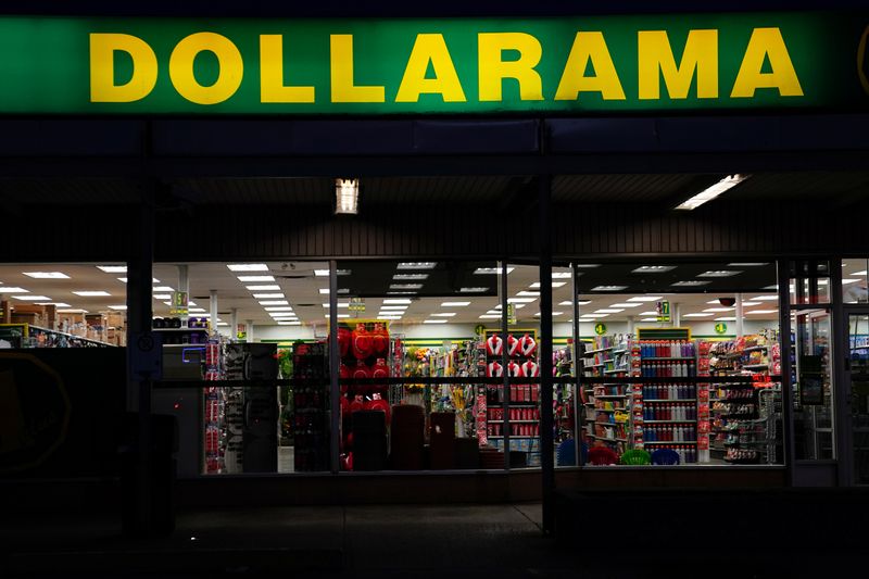 &copy; Reuters. A Dollarama store is pictured in Toronto, Ontario