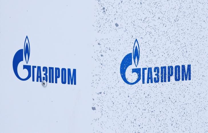 &copy; Reuters. Логотип Газпрома на Бованенковском месторождении