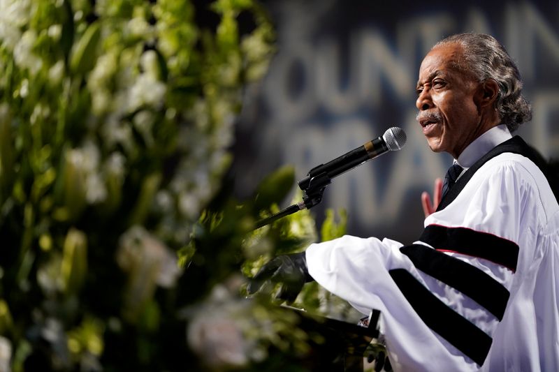 © Reuters. Reverendo Al Sharpton discursa durante funeral de George Floyd em Houston