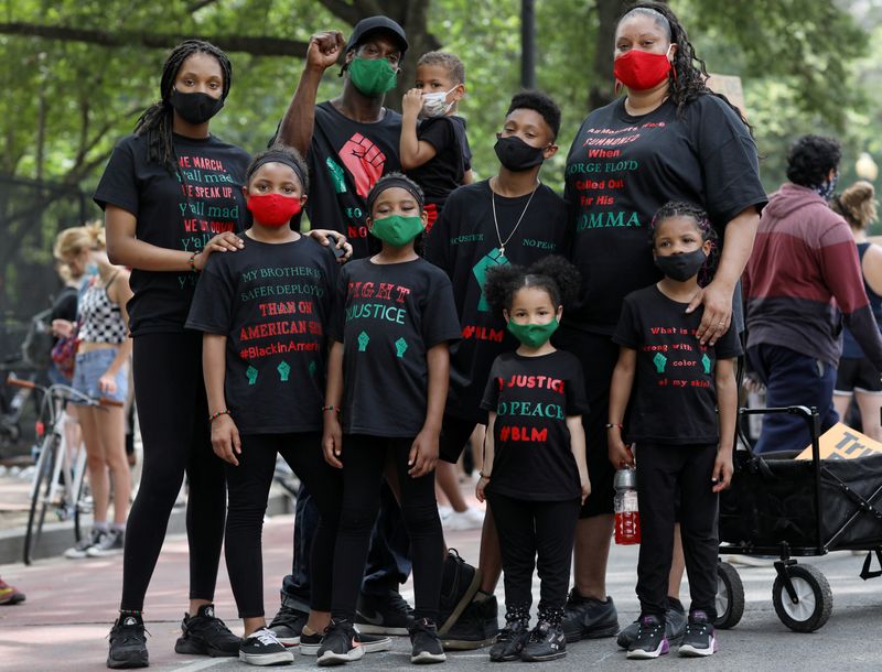 &copy; Reuters. The Fernandez family members pose for a portrait as they take part in a protest against racial inequality, in the aftermath of the death of George Floyd in Minneapolis police custody, in Washington