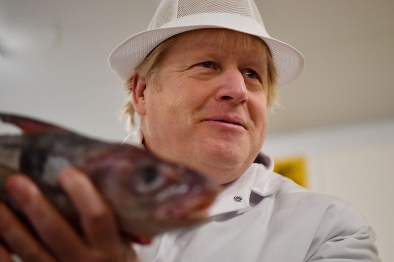 © Reuters. FILE PHOTO: Britain's Prime Minister Boris Johnson visits Grimsby Fish Market in Grimsby