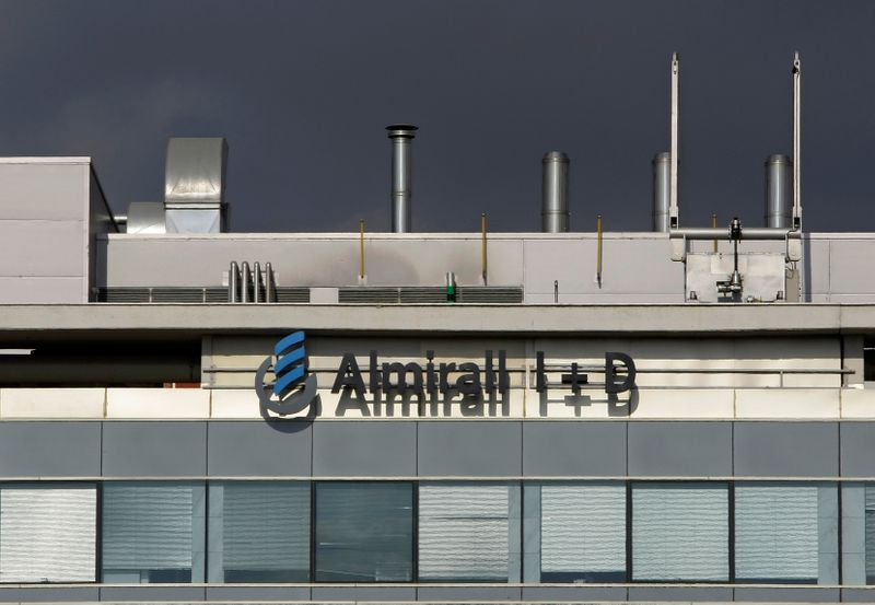 &copy; Reuters. El Centro de Investigación de la compañía farmacéutica española Almirall se encuentra en Sant Feliu de Llobregat, cerca de Barcelona, el 3 de septiembre de 2008