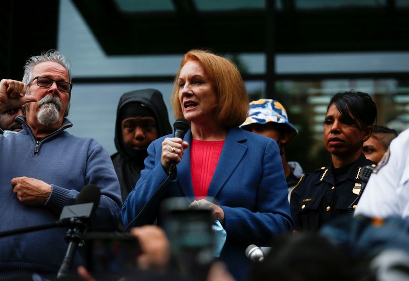 &copy; Reuters. FILE PHOTO:  Seattle Mayor Durkan addresses the crowd as protesters rally against the death in Minneapolis police custody of George Floyd, in Seattle