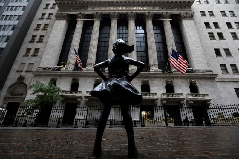 &copy; Reuters. The Fearless Girl statue is seen outside the NYSE in New York