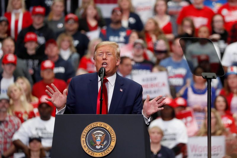 &copy; Reuters. FILE PHOTO: U.S. President Donald Trump speaks at a campaign rally in Charlotte