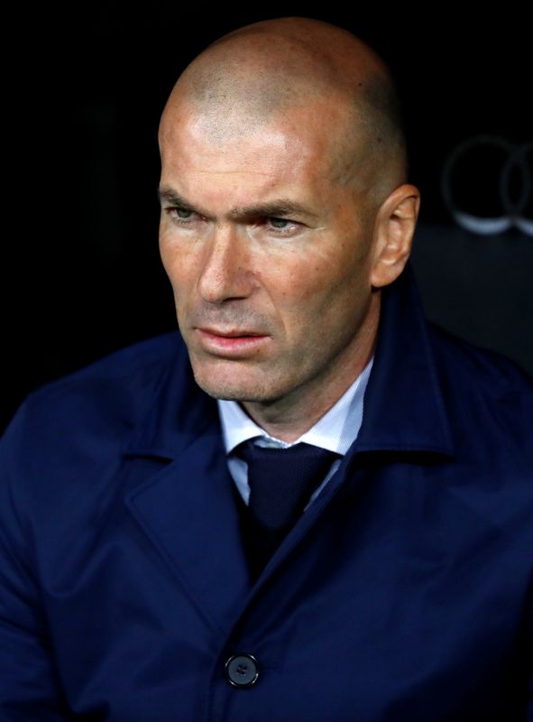© Reuters. زيدان: هازارد وأسينسيو يعودان لتشكيلة ريال مدريد أمام إيبار