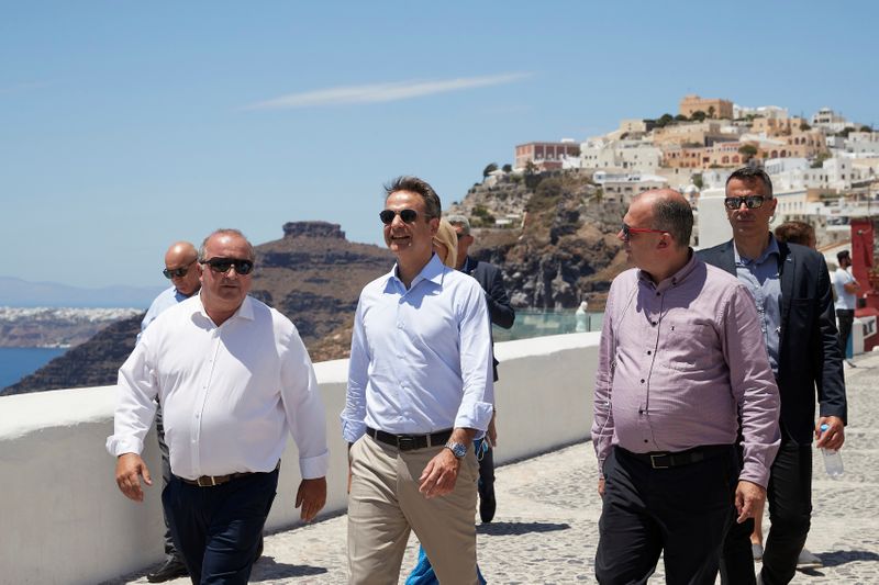 &copy; Reuters. El primer ministro de Grecia, Kyriakos Mitsotakis, en Santorini