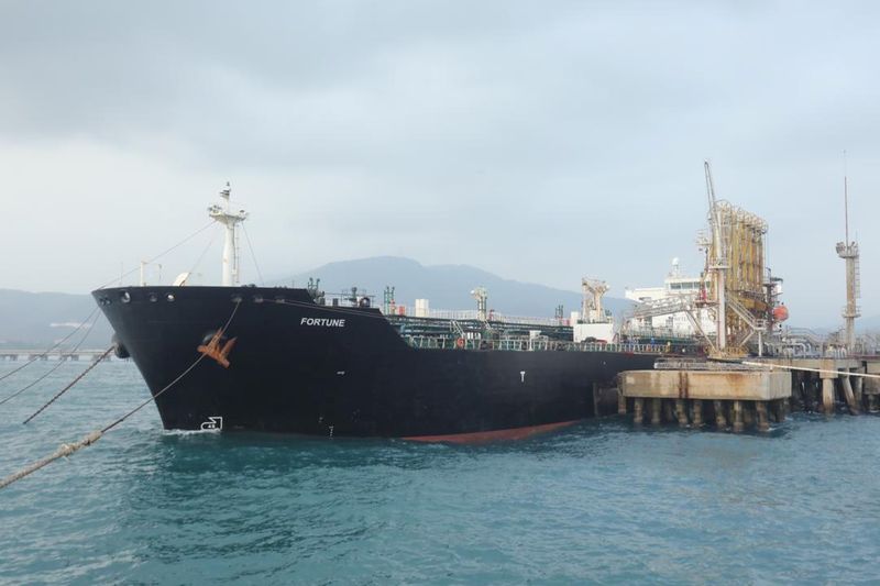 &copy; Reuters. Imagen de archivo del tanquero iraní &quot;Fortune&quot; en el puerto de la refinería El Palito en Puerto Cabello, Venezuela.