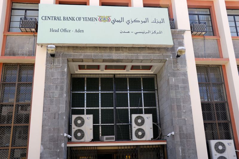 &copy; Reuters. انفصاليون في جنوب اليمن يستولون على مليارات في طريقها للبنك المركزي