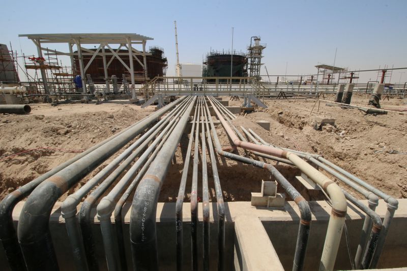 &copy; Reuters. イラク、国内大型油田の減産拡大で石油大手と合意＝関係筋