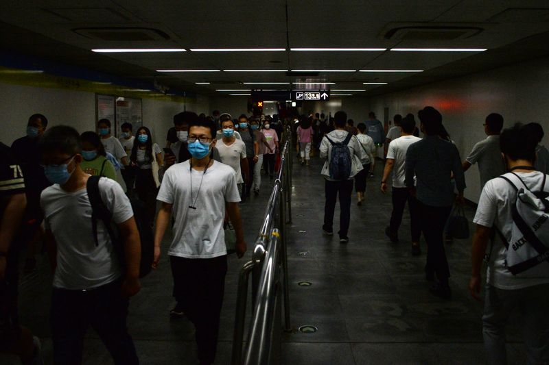 &copy; Reuters. People wearing face masks walk inside a subway station, following the an outbreak of the novel coronavirus disease (COVID-19), in Beijing