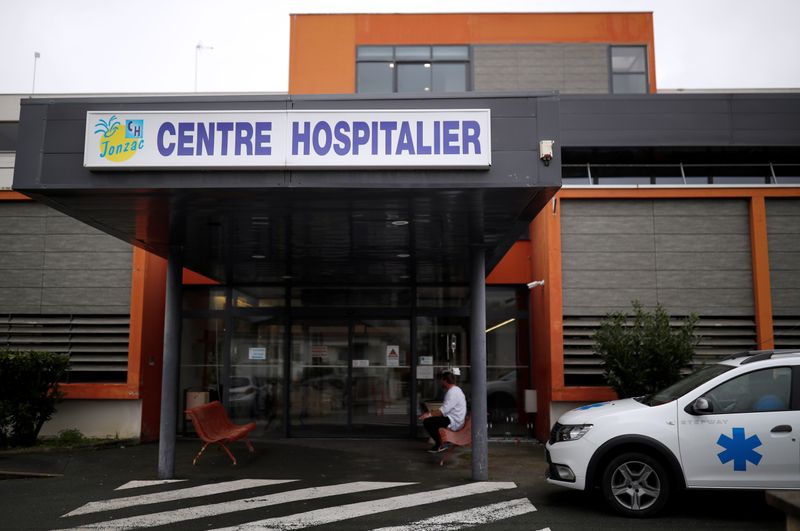 &copy; Reuters. CORONAVIRUS: NOUVELLE BAISSE DES HOSPITALISATIONS EN FRANCE