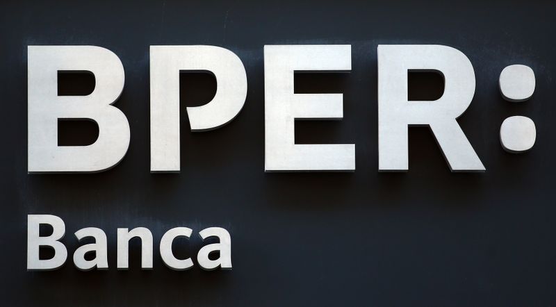 &copy; Reuters. Logo di Bper Banca in centro a Milano