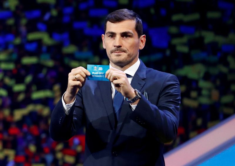 &copy; Reuters. Foto de archivo de Iker Casillas durante el Sorteo de la Eurocopa