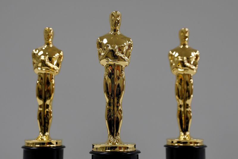 &copy; Reuters. FILE PHOTO: Finished mounted Oscar Statuettes are seen at the Polich Tallix foundry in Walden, New York