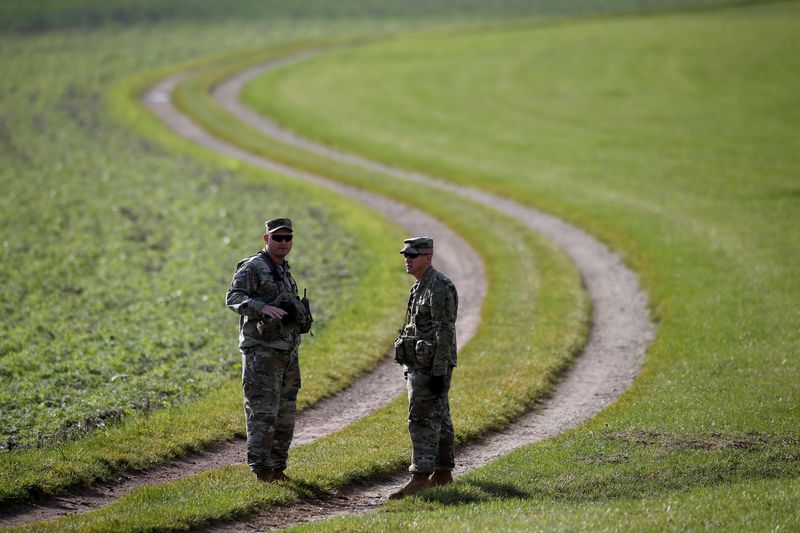 © Reuters. FOTO DE ARCHIVO: Soldados de EEUU en Alemania