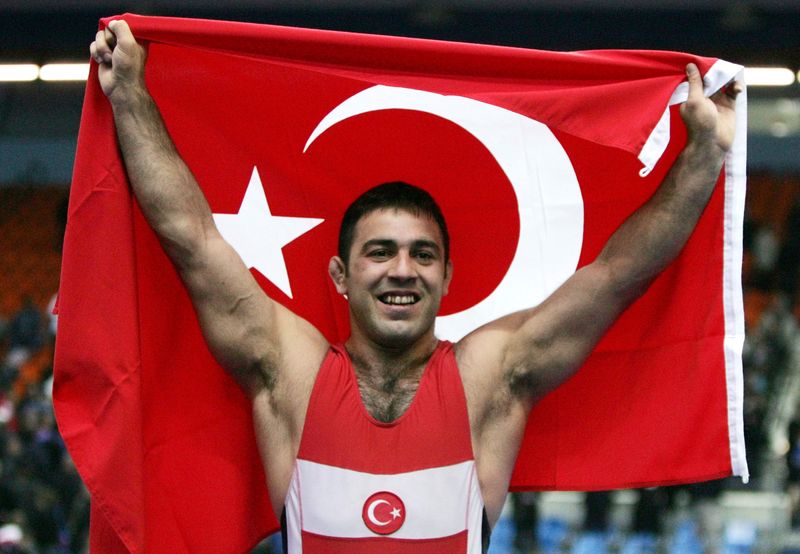 &copy; Reuters. FILE PHOTO: Yerlikaya of Turkey celebrates after winning gold medal in greco roman wrestling 96kg in European Wrestling Championships in Moscow