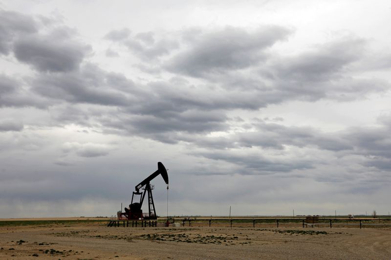 © Reuters. FILE PHOTO: A TORC Oil & Gas pump jack near Granum