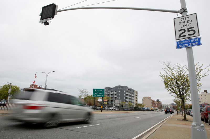 &copy; Reuters. A car is seen driving along Queens Boulevard in the borough of Queens in New York, U.S., May 5, 2016