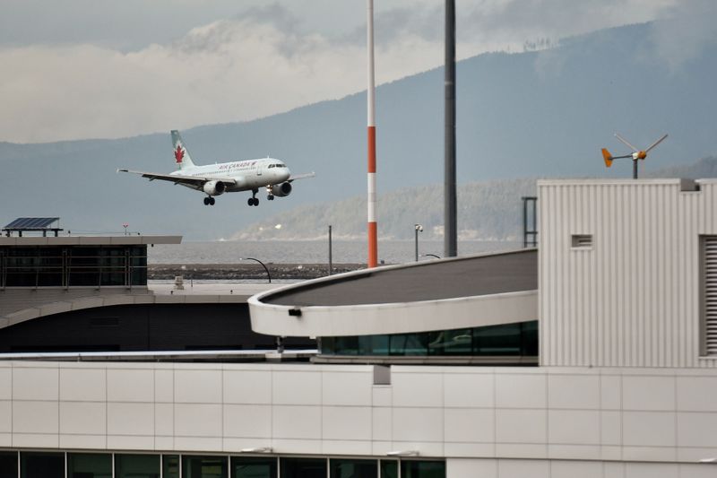 &copy; Reuters. A plane lands at Vancouver International Airport in Richmond