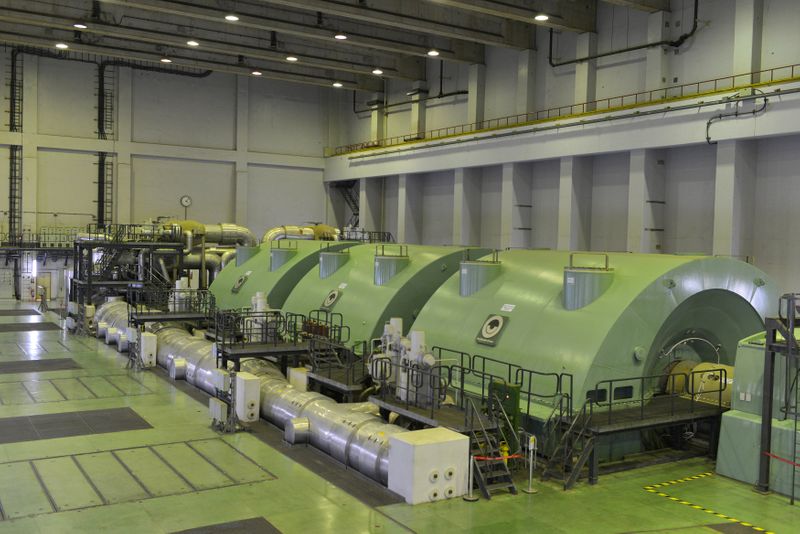 © Reuters. Turbinas e geradores de eletricidade na usina nuclear de Angra 2, em Angra dos Reis (RJ)
