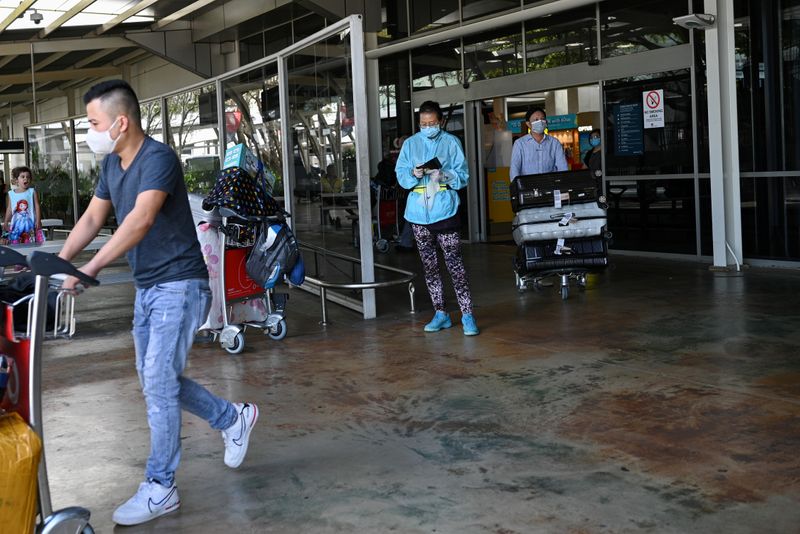 © Reuters. FILE PHOTO: The international arrivals area at Kingsford Smith International Airport is seen after Australia implemented an entry ban on non-citizens and non-residents due to the coronavirus disease (COVID-19) in Sydney