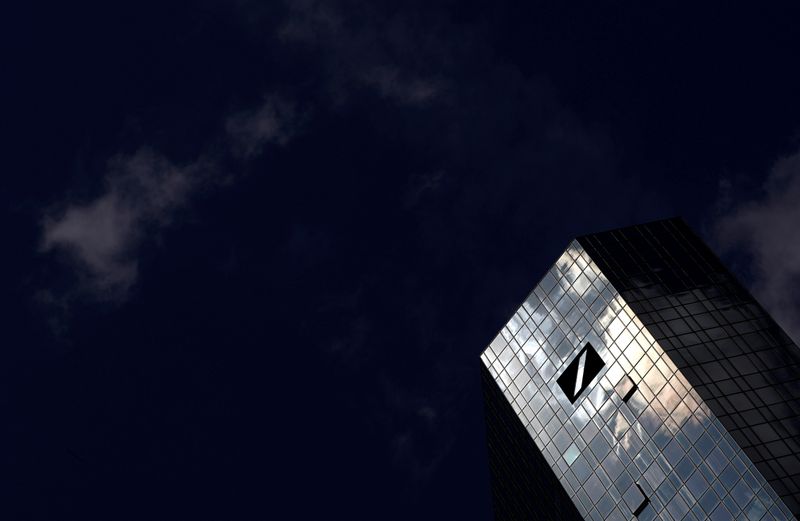 &copy; Reuters. FILE PHOTO: The headquarters of Germany&apos;s Deutsche Bank are photographed in Frankfurt