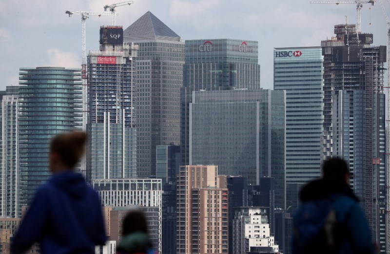 &copy; Reuters. FILE PHOTO: The Canary Wharf financial district is seen from Greenwich Park in London