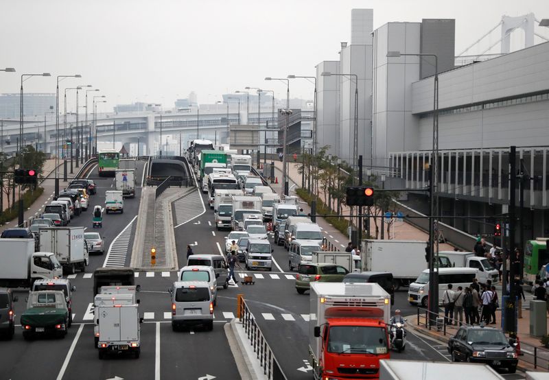 &copy; Reuters. Traffico per le strade di Tokyo