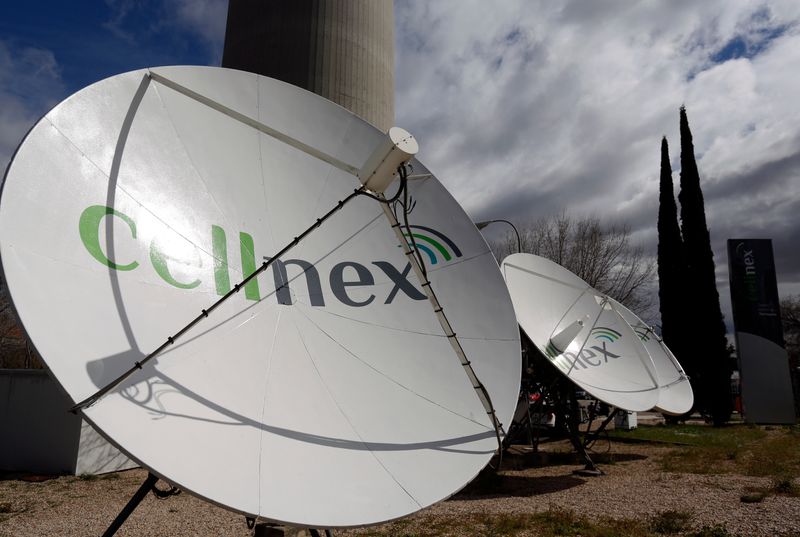 &copy; Reuters. Diverse antenne con il logo Cellnex a Madrid