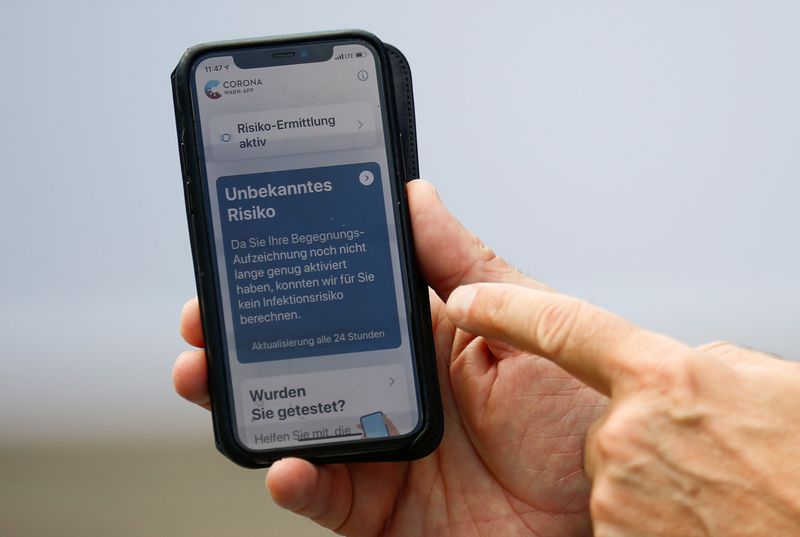 © Reuters. Germany to launch coronavirus smartphone contact tracing app