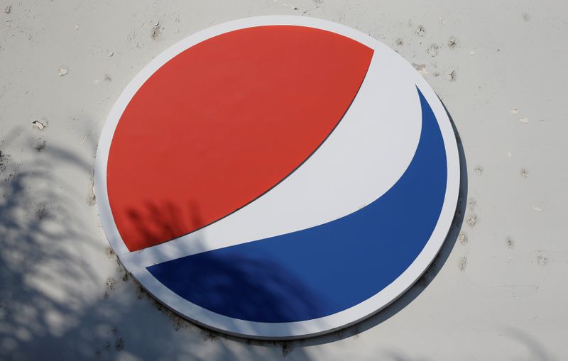 &copy; Reuters. The Pepsi logo is pictured in Irwindale