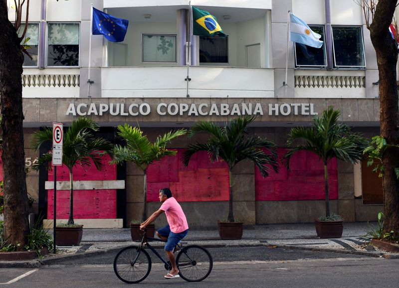 &copy; Reuters. FILE PHOTO: Outbreak of the coronavirus disease (COVID-19) in Rio de Janeiro