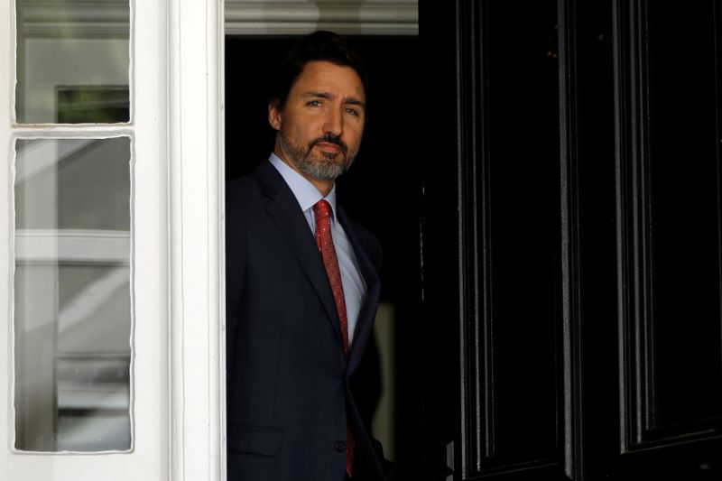 © Reuters. Canada's Prime Minister Justin Trudeau arrives to a news conference in Ottawa