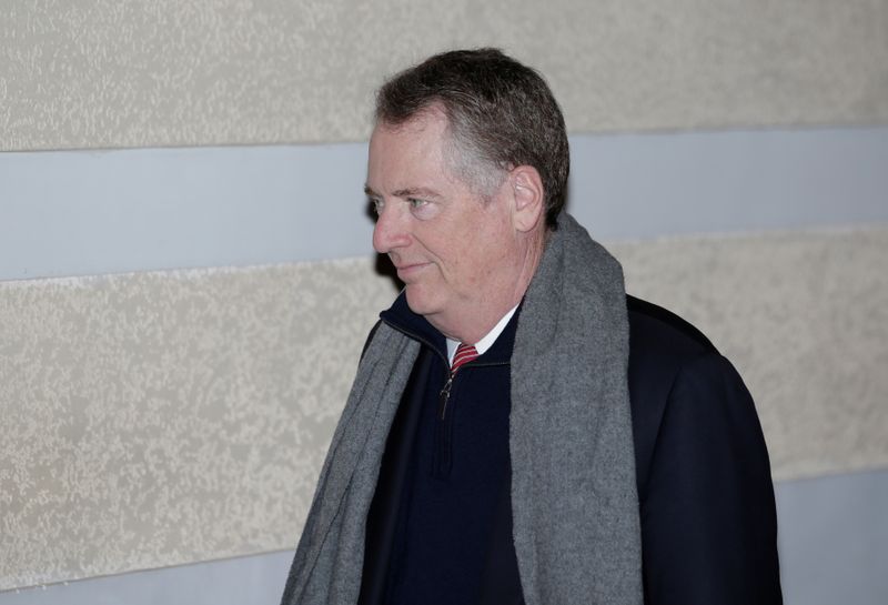 &copy; Reuters. U.S. Trade Representative Robert Lighthizer, a member of the U.S. trade delegation, leaves a hotel in Beijing