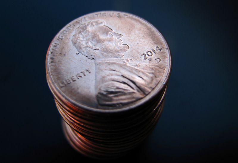 &copy; Reuters. FILE PHOTO: A stack of one cent U.S. coins depicting Abraham Lincoln is shown in this photo Illustration in Encinitas, California