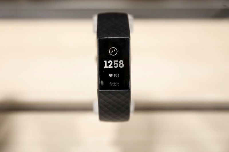 © Reuters. FILE PHOTO: A Fitbit device is displayed in a store in New York
