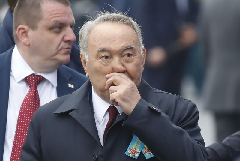 &copy; Reuters. Первый президент Казахстана Нурсултан Назарбаев на Параде победы в Москве